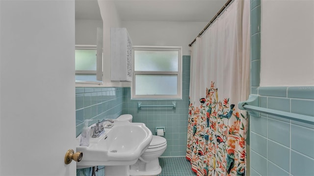 4219 Forest Hills Dr, Lakeland, FL 33813 - full bathroom featuring tile walls, tile patterned flooring, curtained shower, and wainscoting