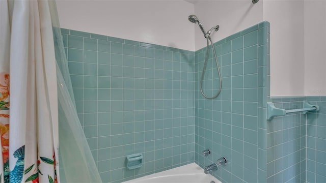4219 Forest Hills Dr, Lakeland, FL 33813 - full bathroom with shower / tub combo with curtain