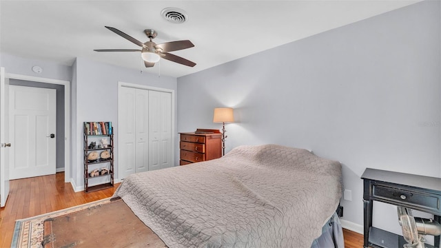 4219 Forest Hills Dr, Lakeland, FL 33813 - bedroom with wood finished floors, a closet, and a ceiling fan