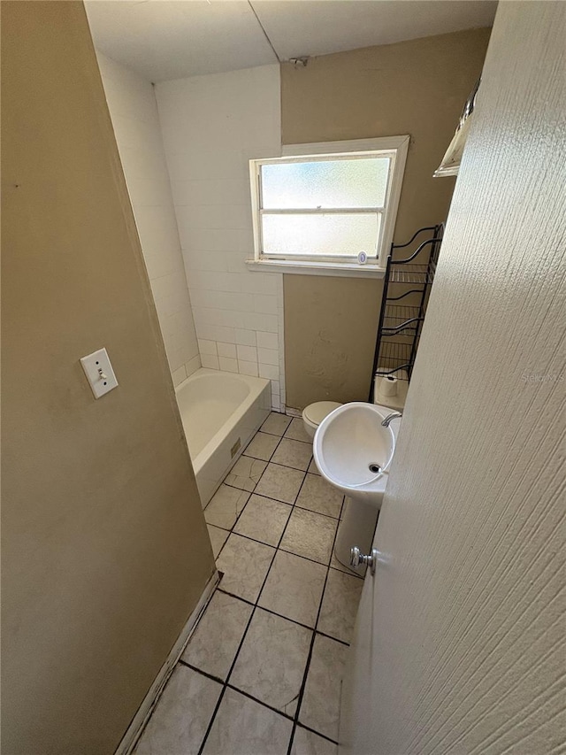 1120 Ivy Ln, Bartow, FL 33830 - bathroom featuring tile patterned floors, a tub to relax in, and toilet