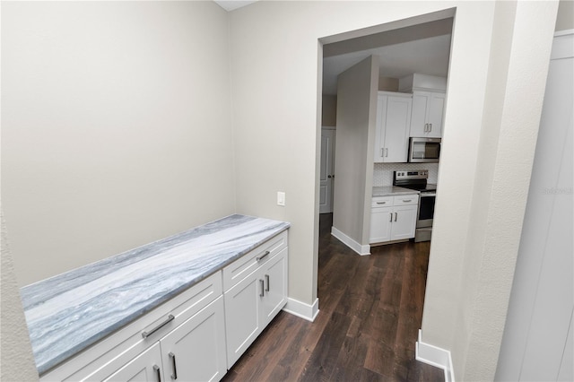 228 Magneta Loop, Auburndale, FL 33823 - corridor featuring dark wood finished floors and baseboards