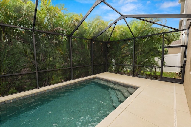 228 Magneta Loop, Auburndale, FL 33823 - swimming pool with glass enclosure and a patio