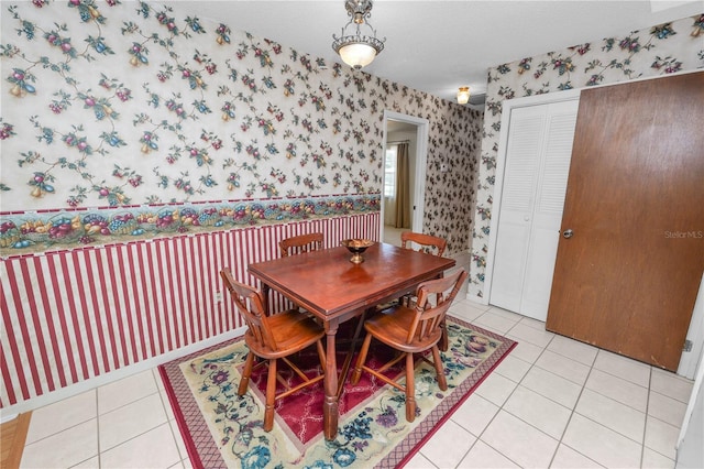 3315 Cross Fox Dr, Mulberry, FL 33860 - dining space with wallpapered walls and light tile patterned floors