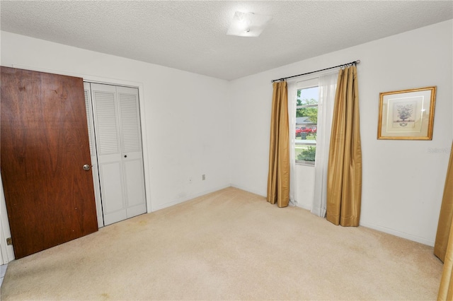 3315 Cross Fox Dr, Mulberry, FL 33860 - unfurnished bedroom featuring carpet floors, a closet, and a textured ceiling