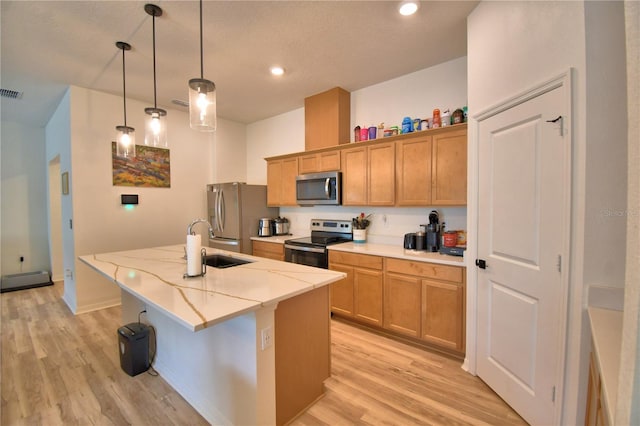 312 Walnut Ln, Auburndale, FL 33823 - kitchen featuring stainless steel appliances, light wood finished floors, a center island with sink, pendant lighting, and recessed lighting