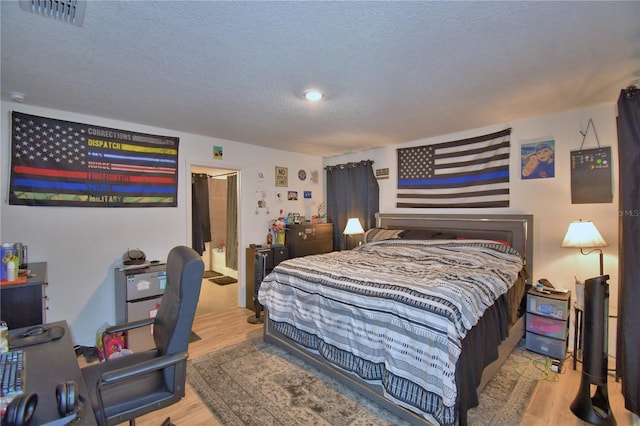 312 Walnut Ln, Auburndale, FL 33823 - bedroom with wood finished floors and a textured ceiling