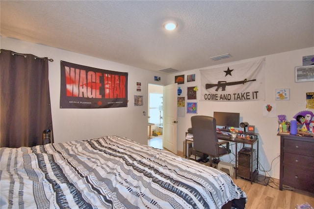 312 Walnut Ln, Auburndale, FL 33823 - bedroom featuring wood finished floors and a textured ceiling
