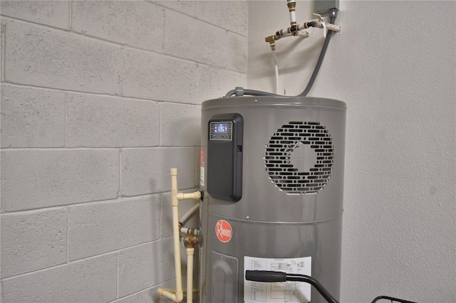 312 Walnut Ln, Auburndale, FL 33823 - detailed view of water heater and concrete block wall