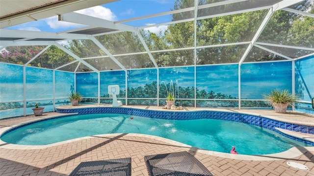 2817 High Winds Ln, Lakeland, FL 33813 - swimming pool with glass enclosure and a patio