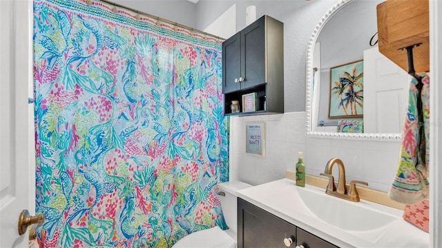 2817 High Winds Ln, Lakeland, FL 33813 - full bathroom with vanity, tile walls, and a shower with curtain