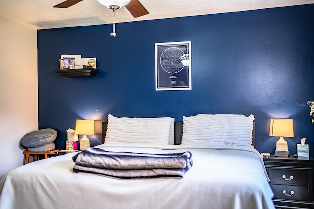 6920 Newman Cir E, Lakeland, FL 33811 - bedroom with a ceiling fan