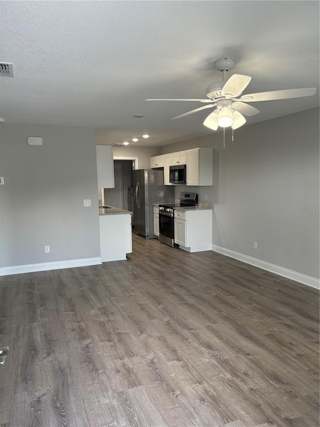 508 2nd St SW, Fort Meade, FL 33841 - unfurnished living room featuring ceiling fan, dark wood-style floors, and recessed lighting