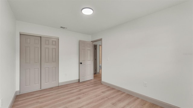 3235 Sandpiper Ln, Mulberry, FL 33860 - unfurnished bedroom featuring a closet and light wood-type flooring
