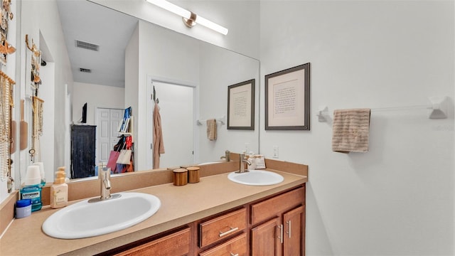 6365 Torrington Cir, Lakeland, FL 33811 - full bathroom featuring double vanity