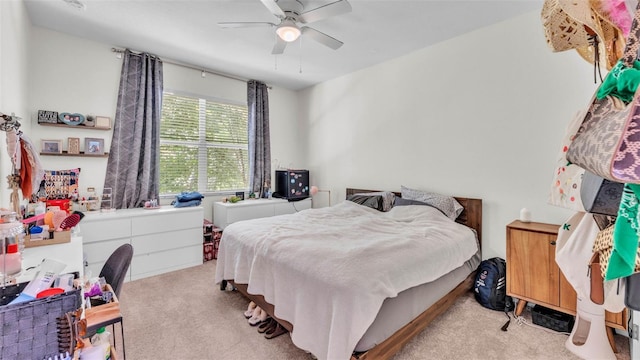 6365 Torrington Cir, Lakeland, FL 33811 - carpeted bedroom featuring a ceiling fan
