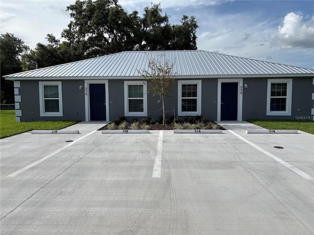 514 2nd St SW, Fort Meade, FL 33841 - view of property featuring uncovered parking