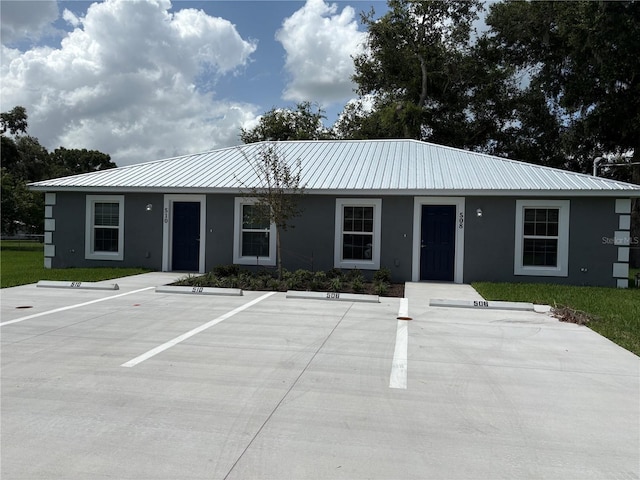 526 2nd St SW, Fort Meade, FL 33841 - view of building exterior featuring uncovered parking