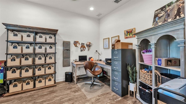1028 15th St NE, Winter Haven, FL 33881 - office area featuring wood finished floors and recessed lighting
