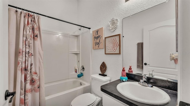 1028 15th St NE, Winter Haven, FL 33881 - full bathroom featuring vanity and shower / bath combo