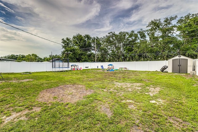 2443 Delrose Dr E, Lakeland, FL 33805 - fenced backyard featuring a trampoline and a storage shed
