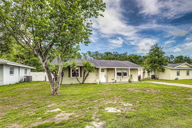 2443 Delrose Dr E, Lakeland, FL 33805 - single story home featuring concrete driveway