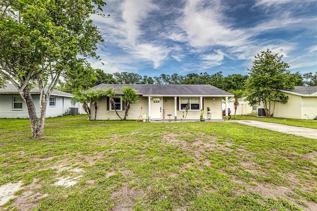 2443 Delrose Dr E, Lakeland, FL 33805 - single story home featuring a front yard