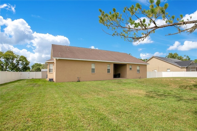 5370 Knights Station Rd, Lakeland, FL 33810 - rear view of property with stucco siding and a fenced backyard