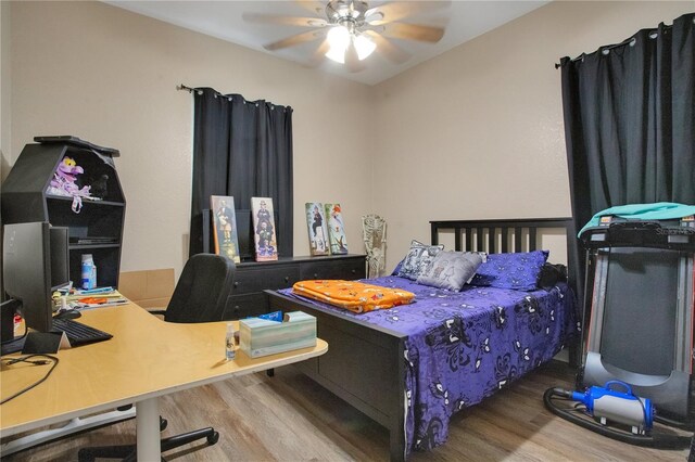 5370 Knights Station Rd, Lakeland, FL 33810 - bedroom with wood finished floors, a desk, and a ceiling fan