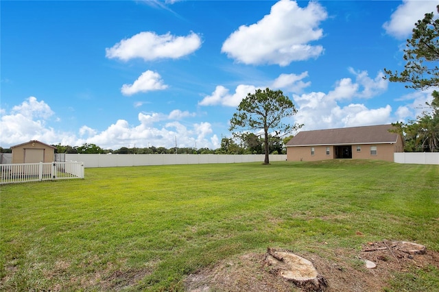 5370 Knights Station Rd, Lakeland, FL 33810 - fenced backyard with an outbuilding