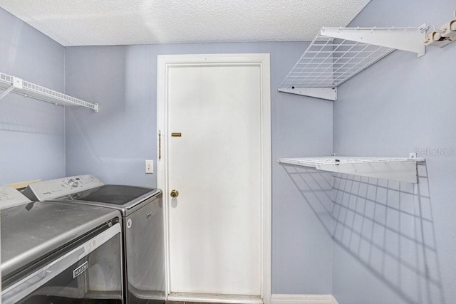 8818 Tottenham Way, Kissimmee, FL 34747 - washroom featuring washing machine and dryer and a textured ceiling