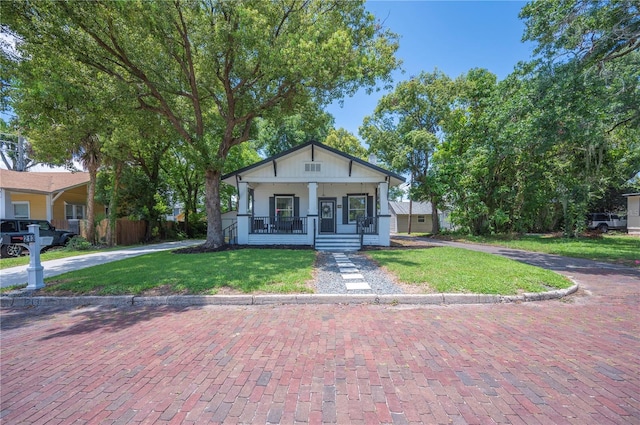 213 Cannon St, Lakeland, FL 33803 - view of front of house featuring covered porch and a front yard
