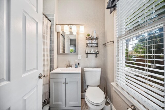 213 Cannon St, Lakeland, FL 33803 - bathroom with a textured wall and vanity