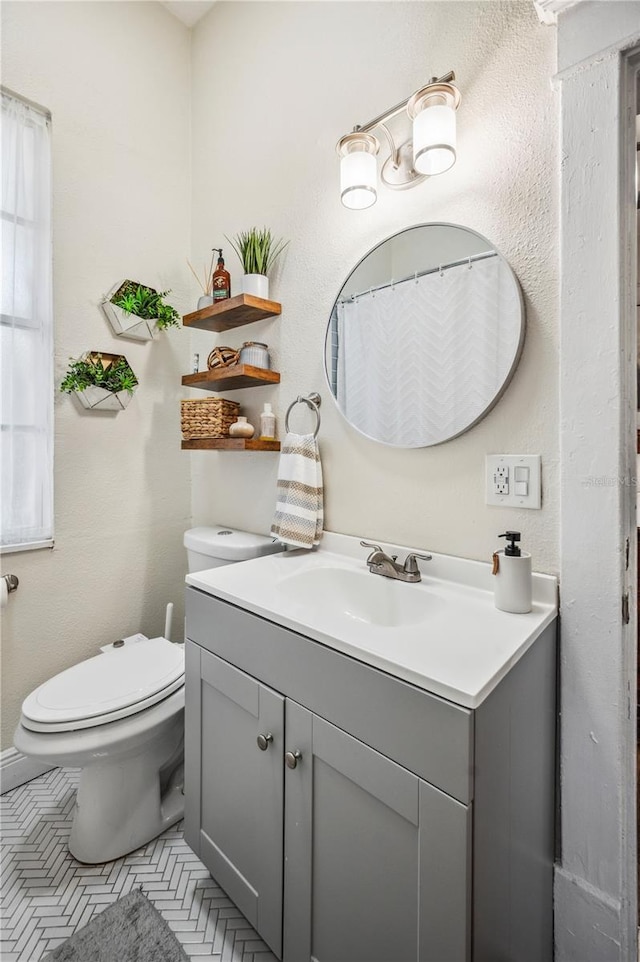 213 Cannon St, Lakeland, FL 33803 - full bath featuring vanity and toilet