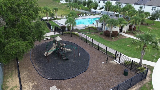943 Grandin St, Davenport, FL 33837 - view of community with a swimming pool