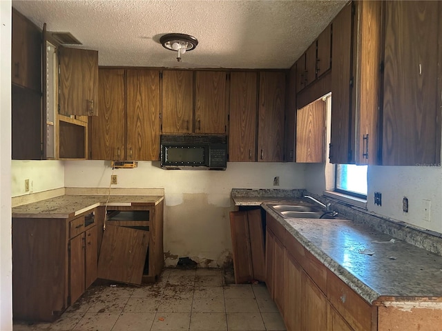2250 Maple Hill Dr, Lakeland, FL 33811 - kitchen featuring black microwave and a textured ceiling