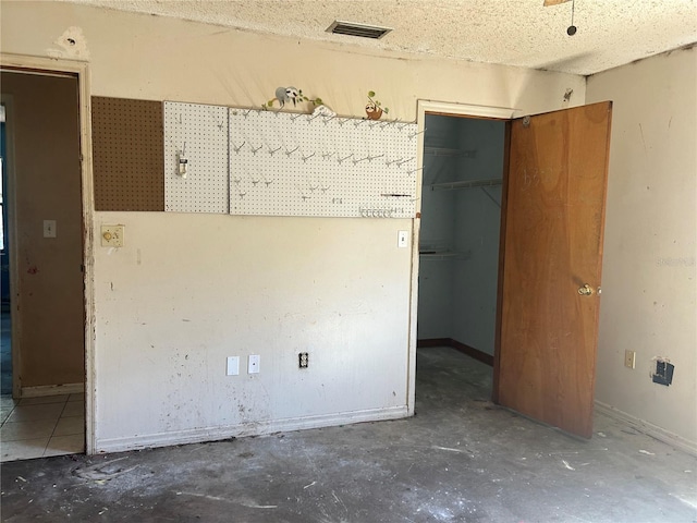 2250 Maple Hill Dr, Lakeland, FL 33811 - unfurnished room featuring concrete flooring and baseboards