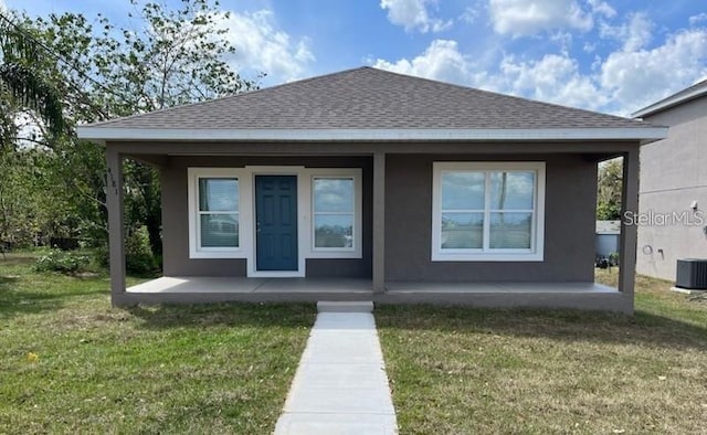 4042 Old Bartow Eagle Lake Rd, Bartow, FL 33830 - bungalow-style home featuring roof with shingles, a front lawn, a porch, and stucco siding