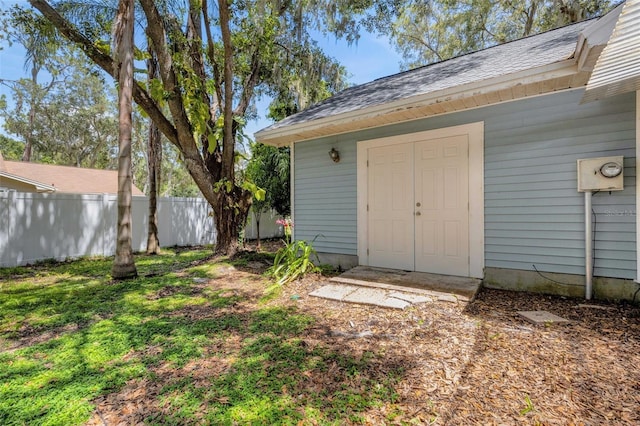 5722 Antler Trl, Lakeland, FL 33811 - entrance to property featuring a shingled roof