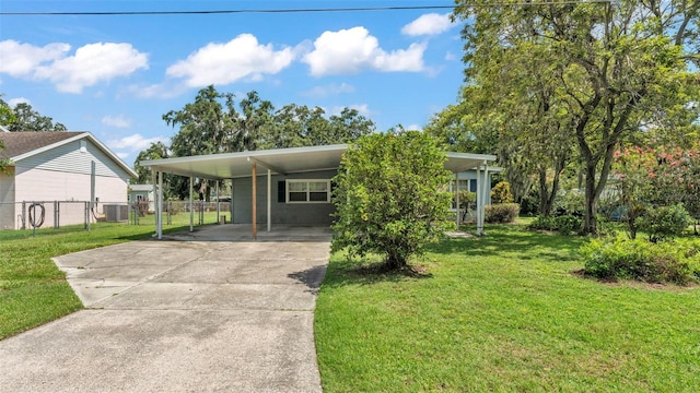 640 Forrest Dr, Bartow, FL 33830 - view of front facade featuring concrete driveway, a carport, and a gate