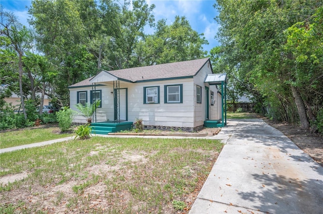 1133 Bryn Mawr Ave, Lake Wales, FL 33853 - view of front facade featuring concrete driveway and a shingled roof