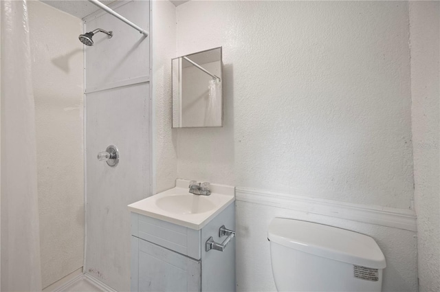 1133 Bryn Mawr Ave, Lake Wales, FL 33853 - full bath featuring vanity and a shower with shower curtain
