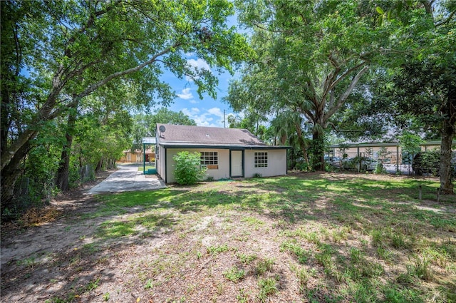 1133 Bryn Mawr Ave, Lake Wales, FL 33853 - back of property with a fenced backyard