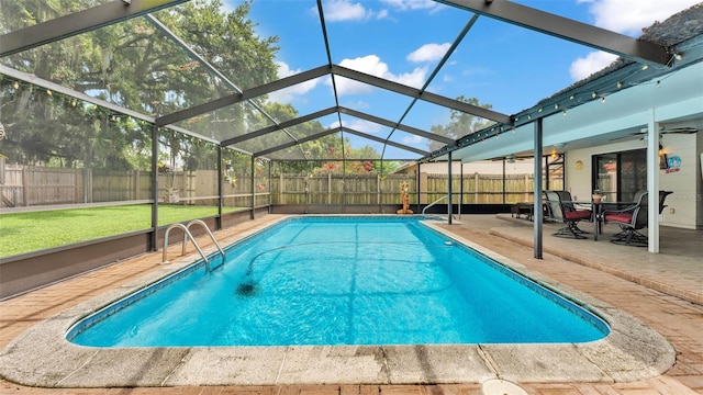 6406 Butternut Dr, Lakeland, FL 33813 - view of swimming pool featuring a patio area, a fenced backyard, ceiling fan, and a lanai