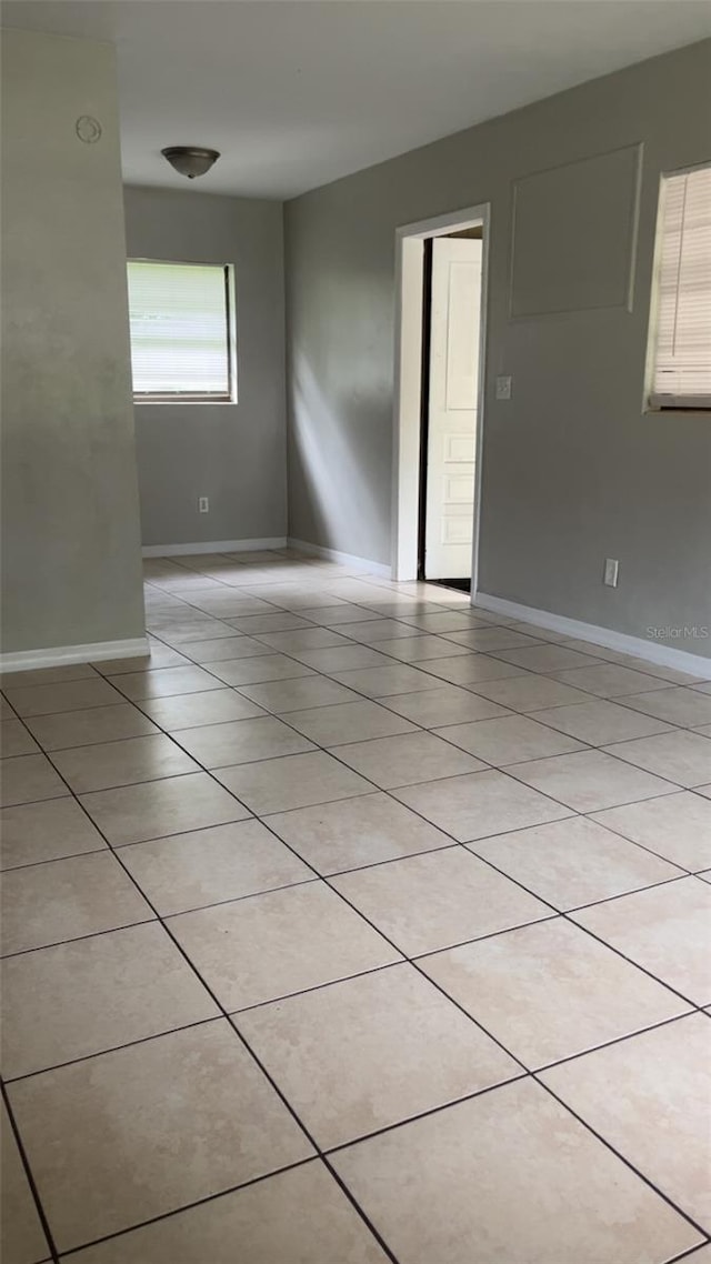 2708 Dixie Rd, Lakeland, FL 33801 - empty room with light tile patterned floors and baseboards