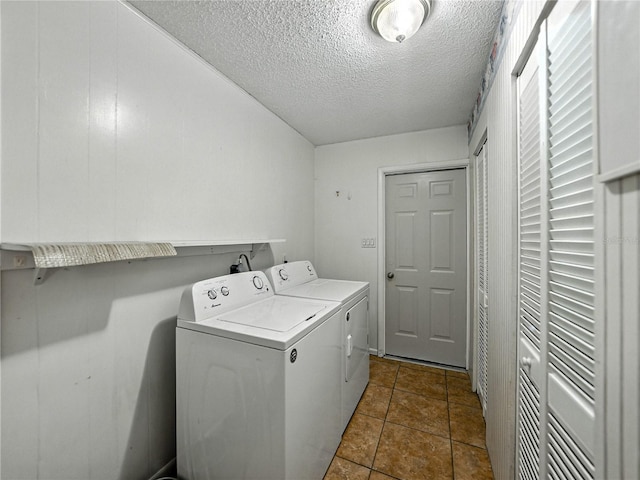 1232 Fairlee St, Lakeland, FL 33813 - laundry area featuring independent washer and dryer and a textured ceiling