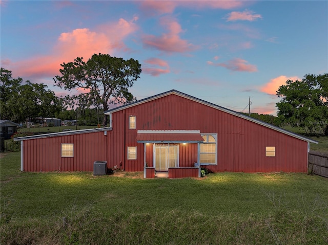 4230 Viola Rd, Lakeland, FL 33810 - view of back of property at dusk