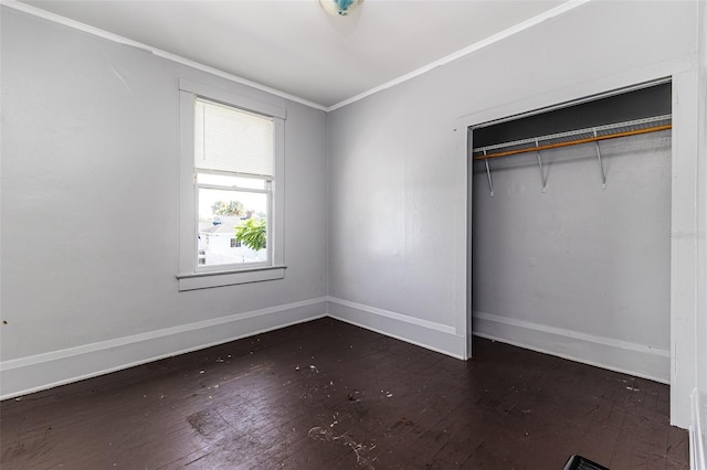 121 F Ave SW, Winter Haven, FL 33880 - unfurnished bedroom featuring crown molding, wood-type flooring, and a closet
