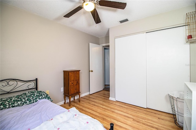 3542 Raintree Ct, Lakeland, FL 33803 - bedroom featuring light wood-style flooring, a ceiling fan, and a closet