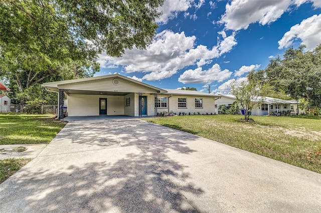 508 Boger Blvd N, Lakeland, FL 33803 - ranch-style home featuring driveway and an attached carport