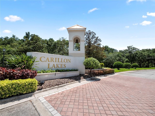 4242 Whistlewood Cir, Lakeland, FL 33811 - community sign with uncovered parking